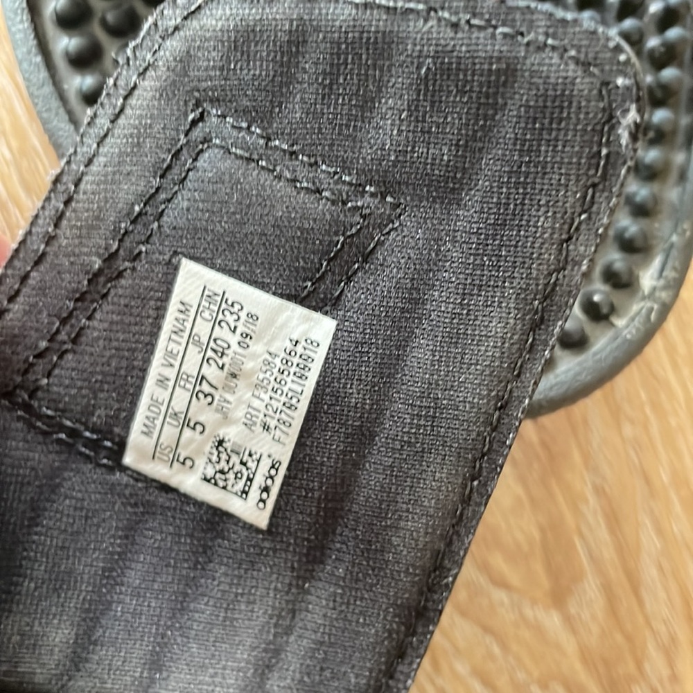 Adidas slides - Picture 5 of 5